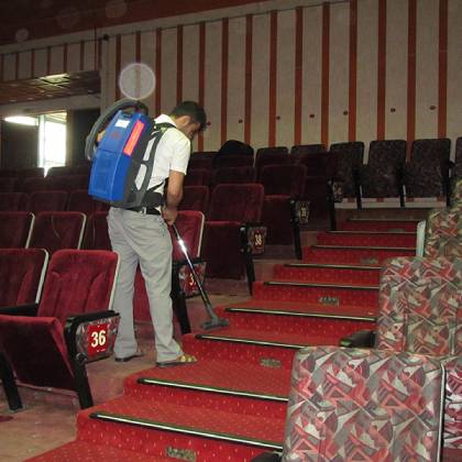 نظافت سالن سینما با جاروبرقی تجاری کولی
