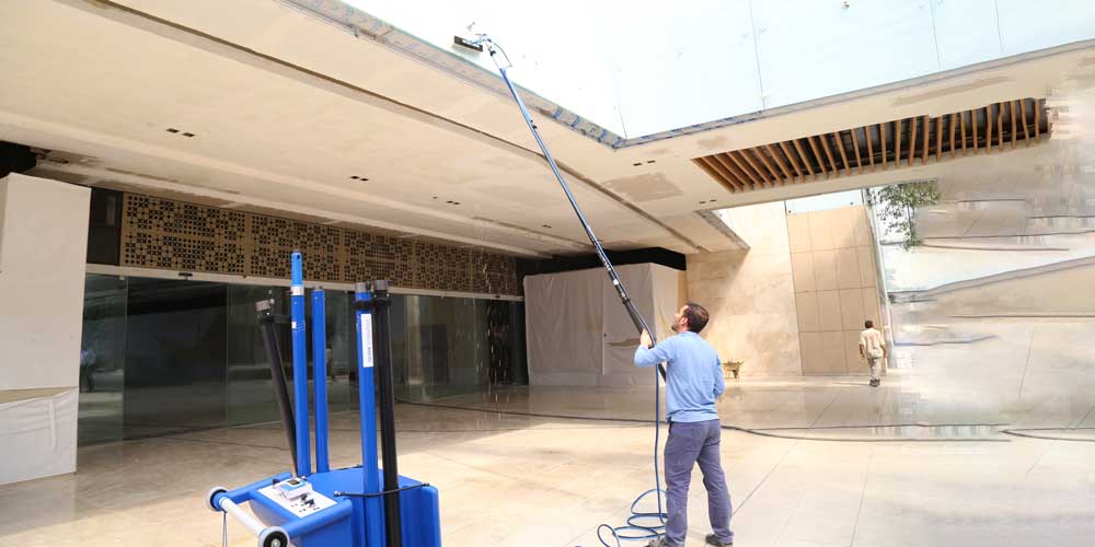 استفاده از دستگاه نماشوی ایرانی در نظافت نمای ساختمان