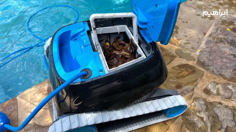 شستشوی کف استخر