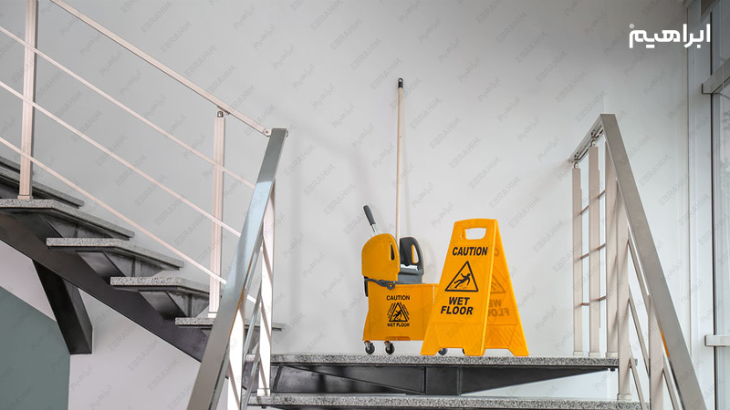 نظافت راهرو و راه پله در ساختمان