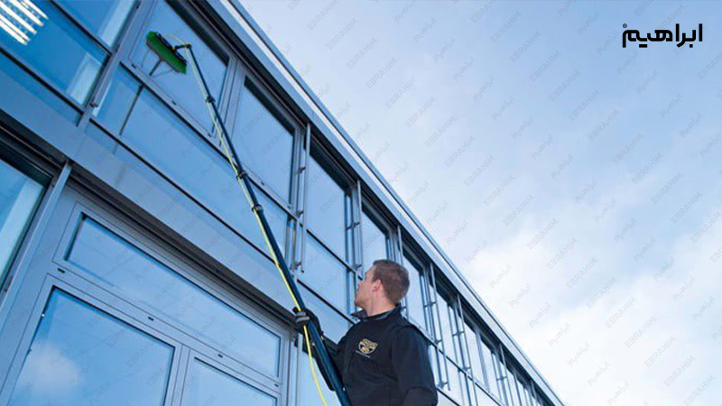 نماشوی در نظافت کارخانه