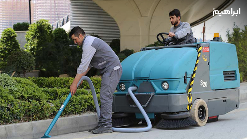 نظافت و جاروب محوطه خوابگاه