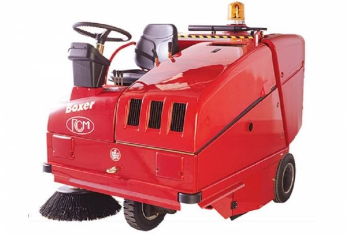 over view of industrial sweeper Super Boxer D