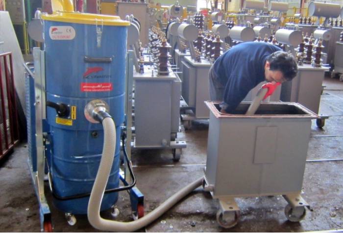 جاروبرقی صنعتی مجهز به شاسی فولادی با چرخ های بزرگ