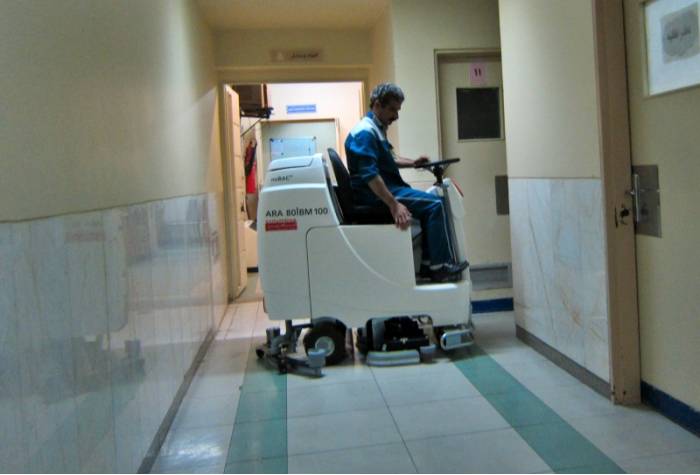 نظافت بیمارستان با اسکرابر ضد باکتری