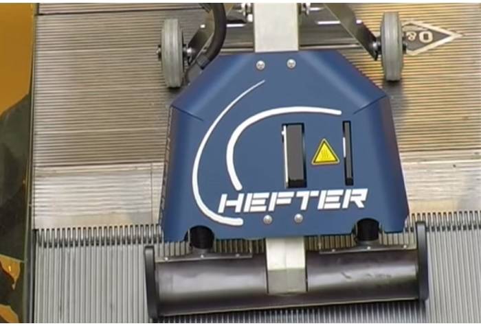 escalator cleaner with two roller brushes