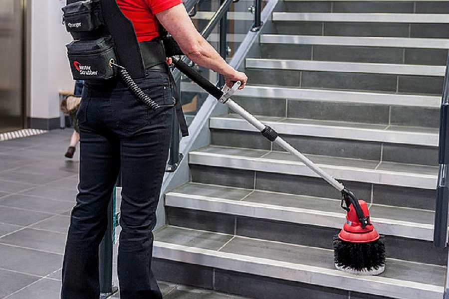motorscrubber for washing stairs