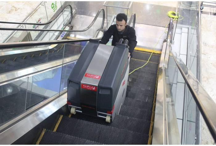 escalator cleaning STEP 100
