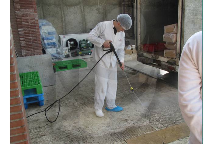 HD 10/122 use water jet cleaning of surfaces in Kettering