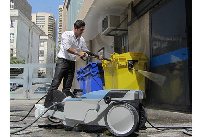 شستشو درب بیمارستان با واترجت Profi 195 TST 