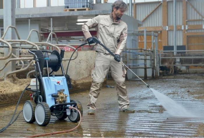 Washing livestock with industrial waterjet
