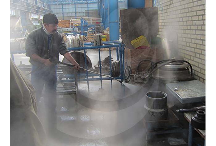 Use hot water jet therm 895 st for washing industrial equipment