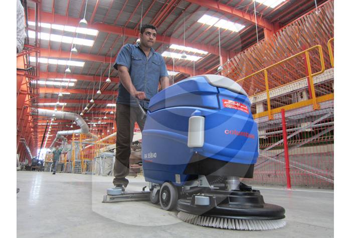 Cleaning semi industrial environments with scrubber