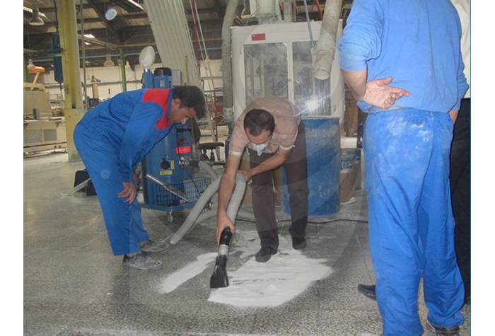Collecting powder material by industrial vacuum cleaners
