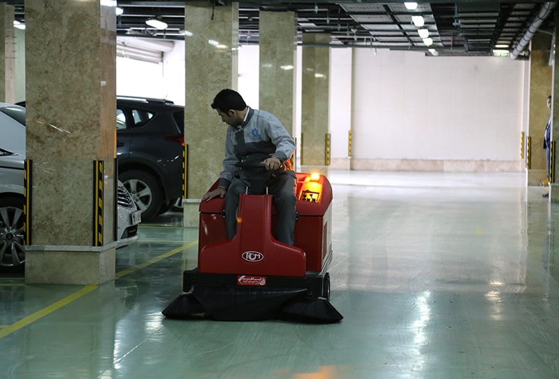 Atom E plus ride on industrial sweeper